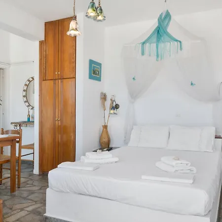 Agnadi * Serifos Town
